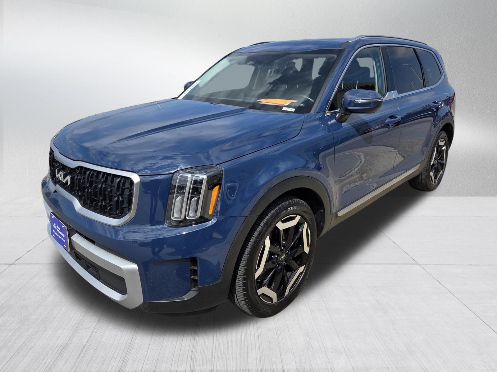 Used 2024 Kia Telluride EX AWD/4WD image 3