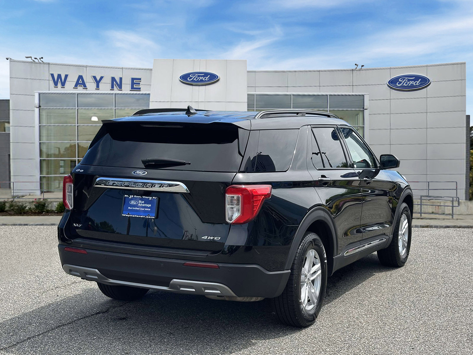 Certified 2023 Ford Explorer XLT w/ Equipment Group 202A AWD/4WD image 5