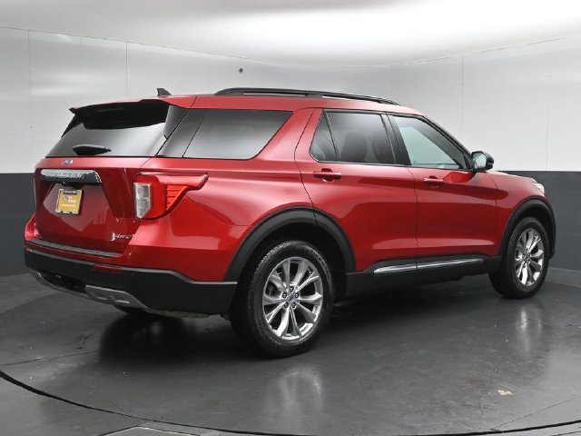 Certified 2024 Ford Explorer XLT w/ Equipment Group 202A AWD/4WD image 7