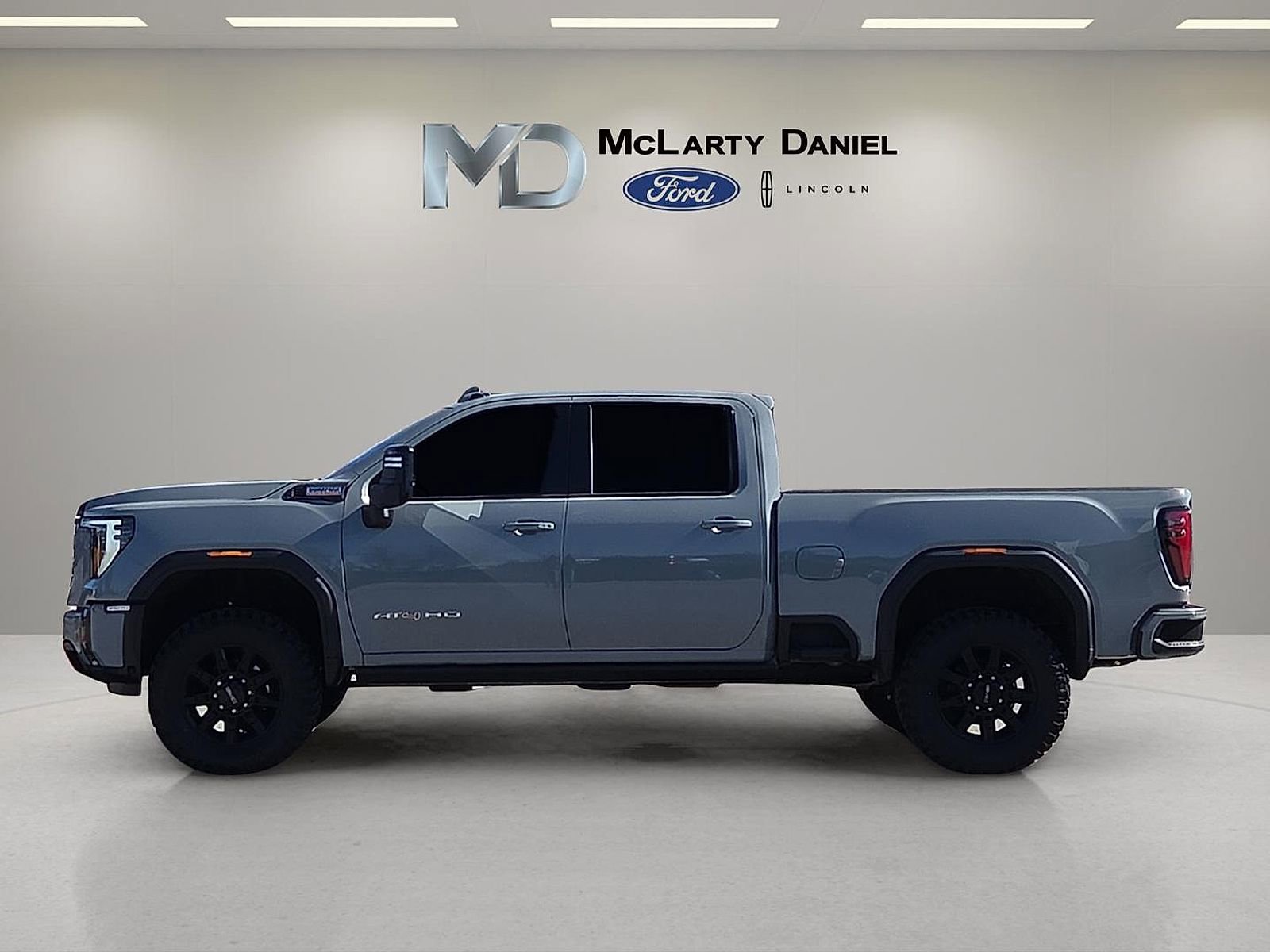 Used 2025 GMC Sierra 2500 AT4 w/ AT4 Premium Plus Package image 3