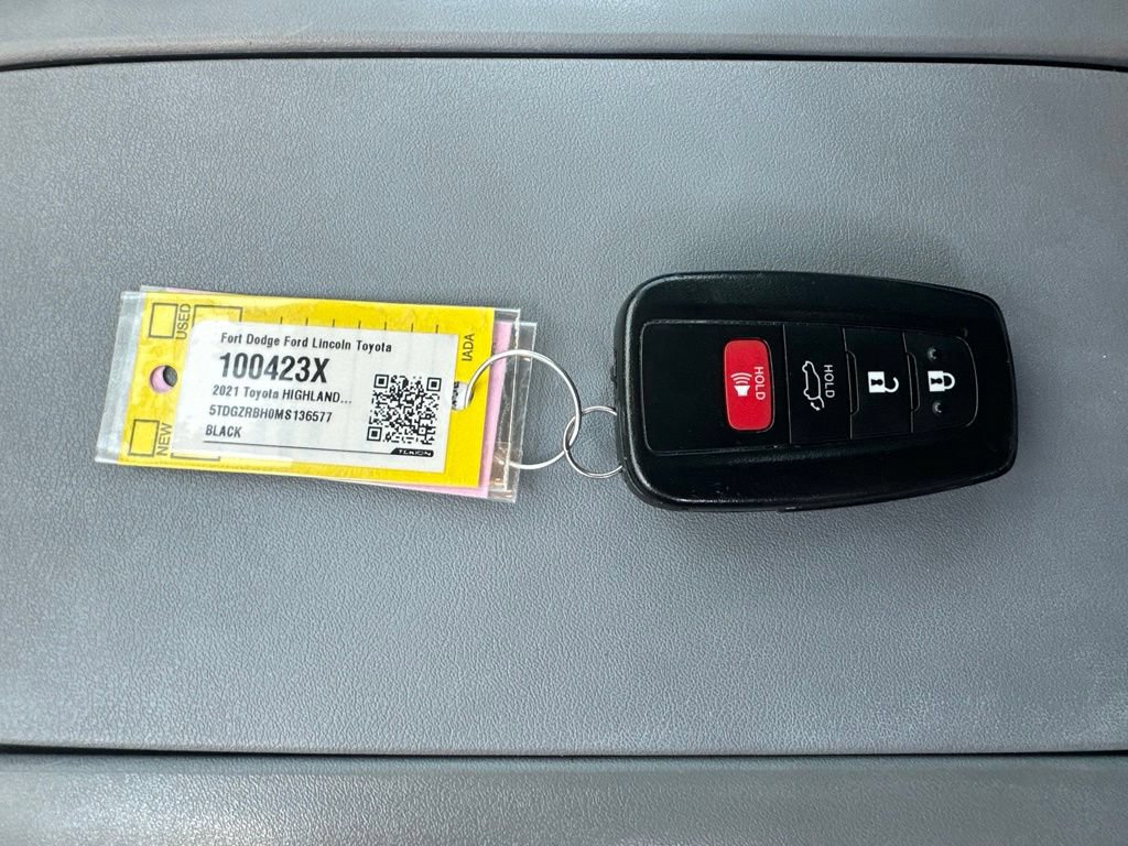 Used 2021 Toyota Highlander XLE AWD/4WD image 48