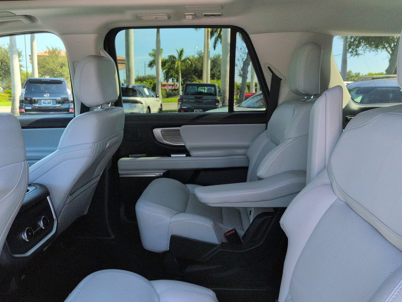 Certified 2025 Ford Expedition Max Platinum w/ Driver's Package AWD/4WD image 14