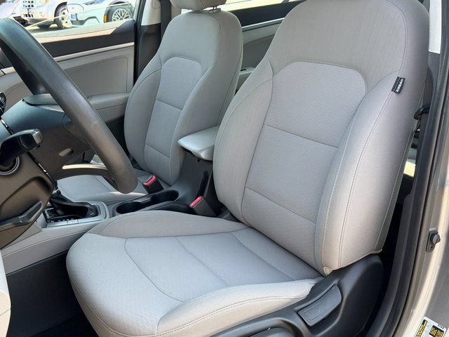 Used 2019 Hyundai Elantra SE w/ Cargo Package FWD image 9