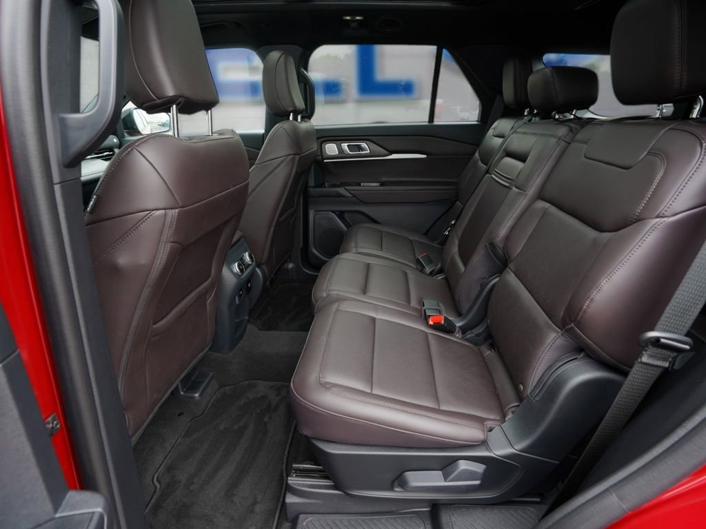 Certified 2025 Ford Explorer Platinum AWD/4WD image 16