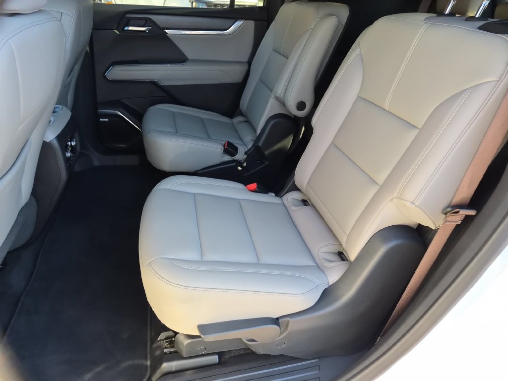Used 2026 GMC Acadia Elevation w/ Elevation Premium Package FWD image 35