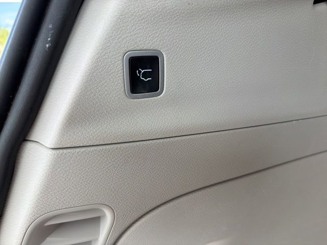 Used 2022 Chrysler Voyager LX FWD image 15