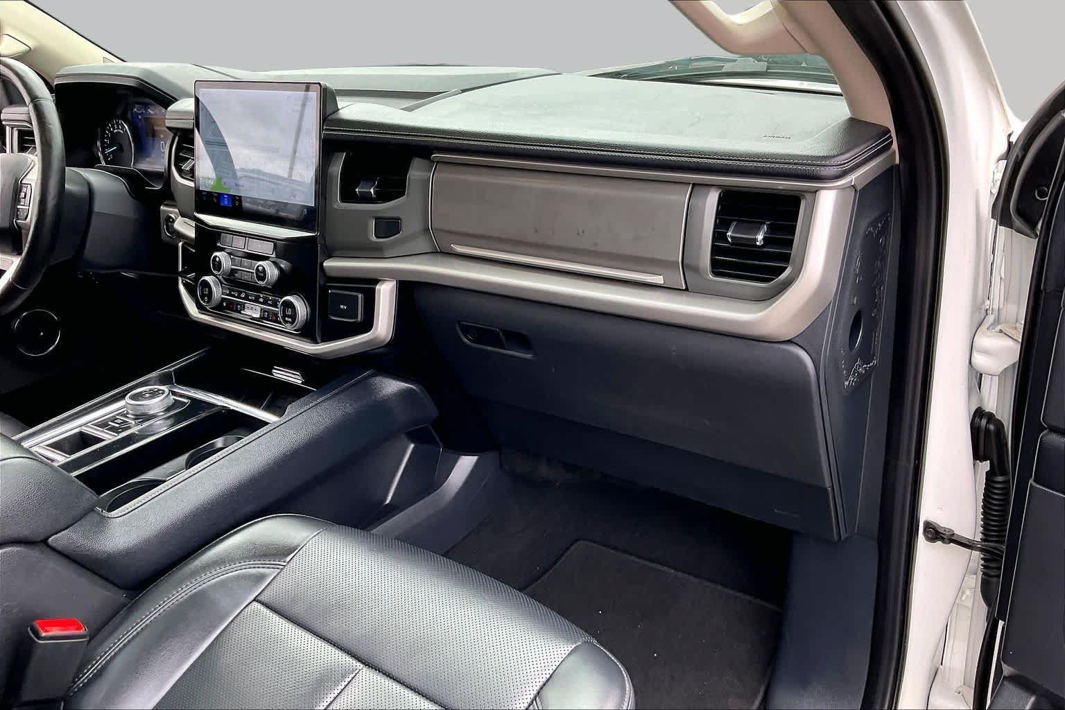 Certified 2024 Ford Expedition XLT RWD image 17