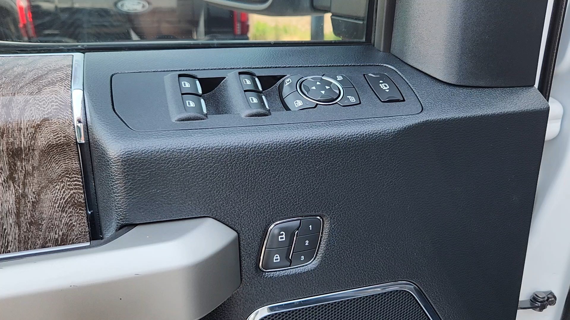 Certified 2019 Ford F450 Lariat w/ Lariat Ultimate Package AWD/4WD image 8
