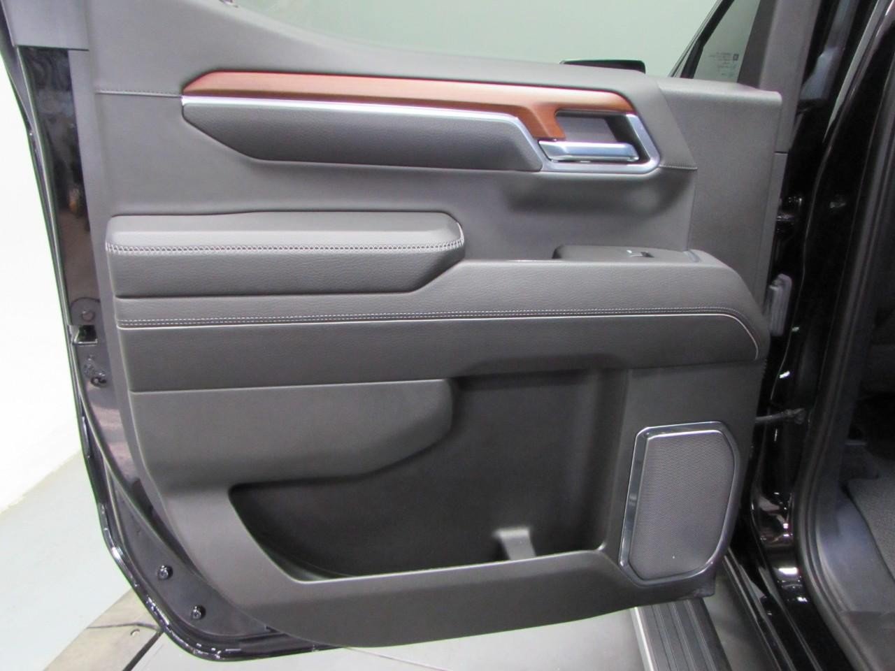 Used 2023 GMC Sierra 1500 Denali w/ Denali Reserve Package AWD/4WD image 14