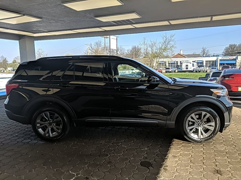 Certified 2024 Ford Explorer XLT w/ Equipment Group 202A image 5
