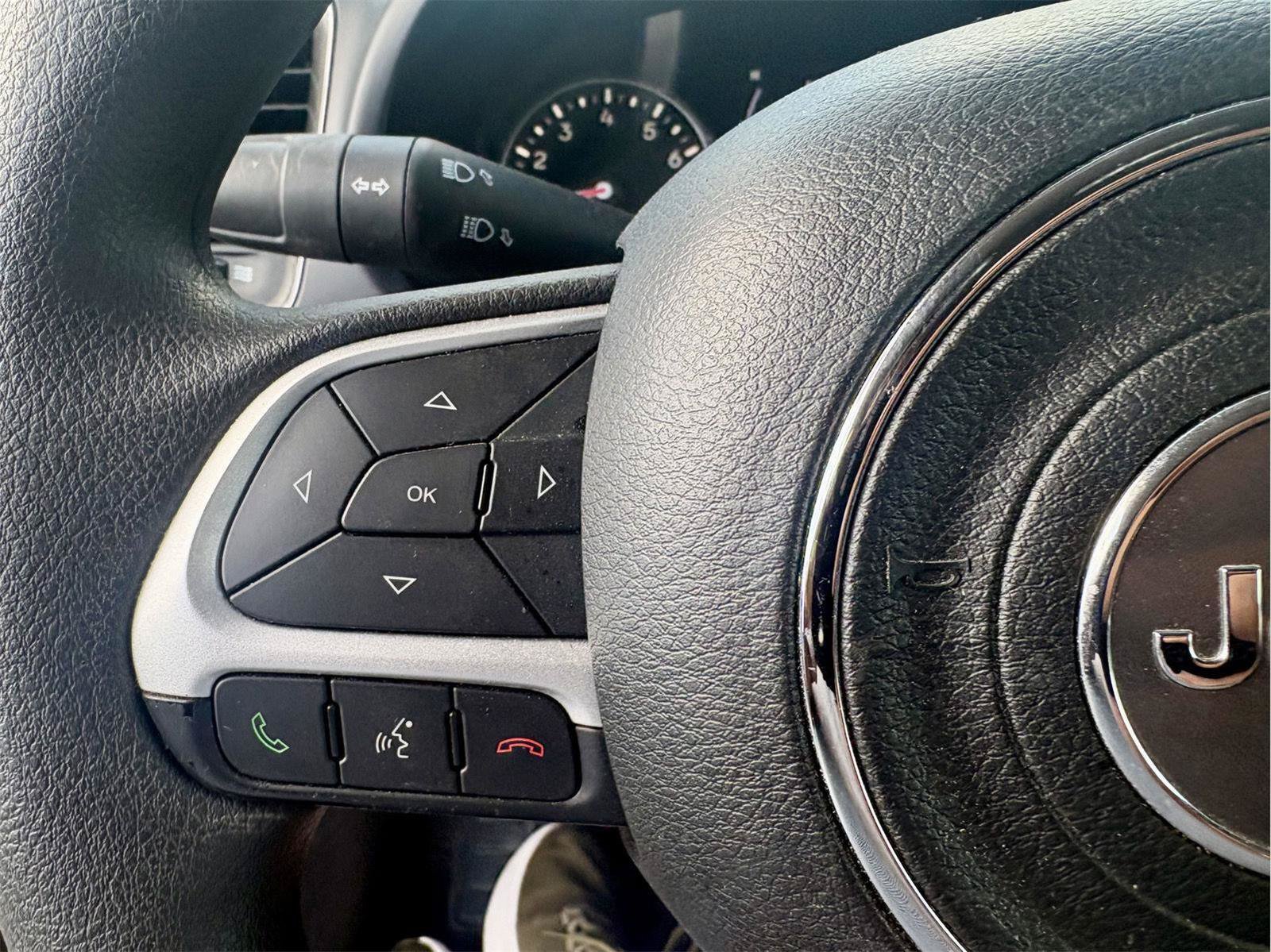 Used 2023 Jeep Renegade Latitude AWD/4WD image 18