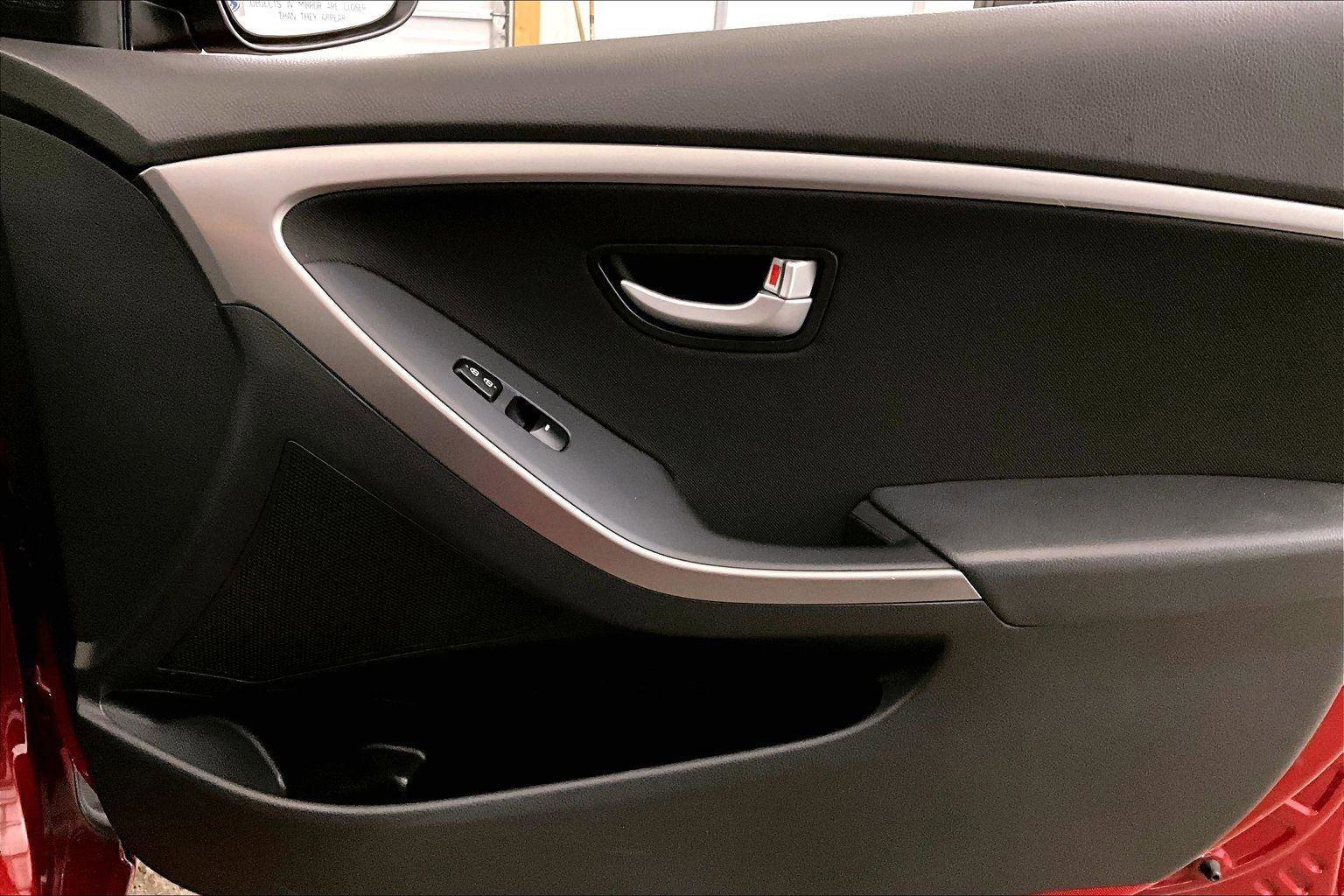 Used 2017 Hyundai Elantra GT image 23