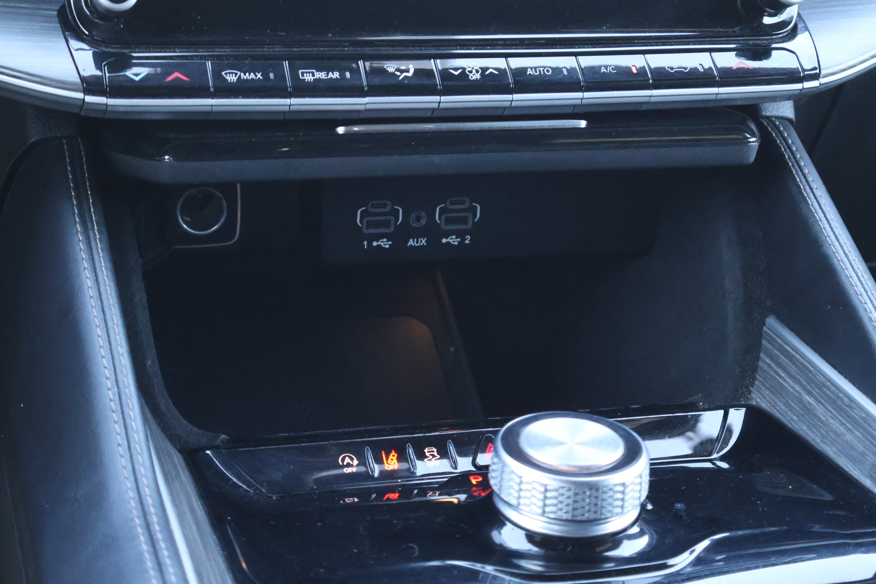 Used 2024 Jeep Wagoneer Series II w/ Flexible Seating Group image 24