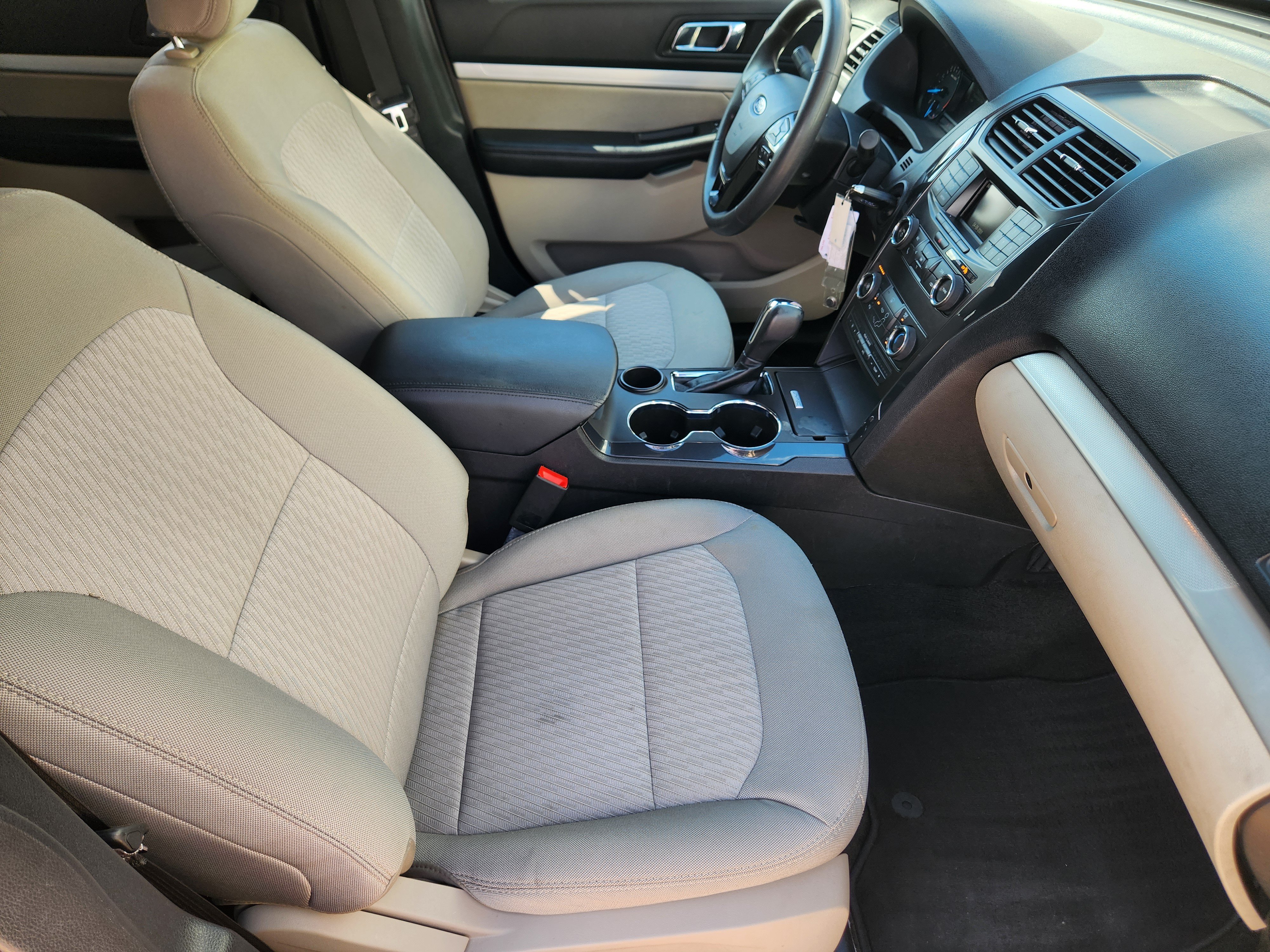 Certified 2018 Ford Explorer FWD image 10