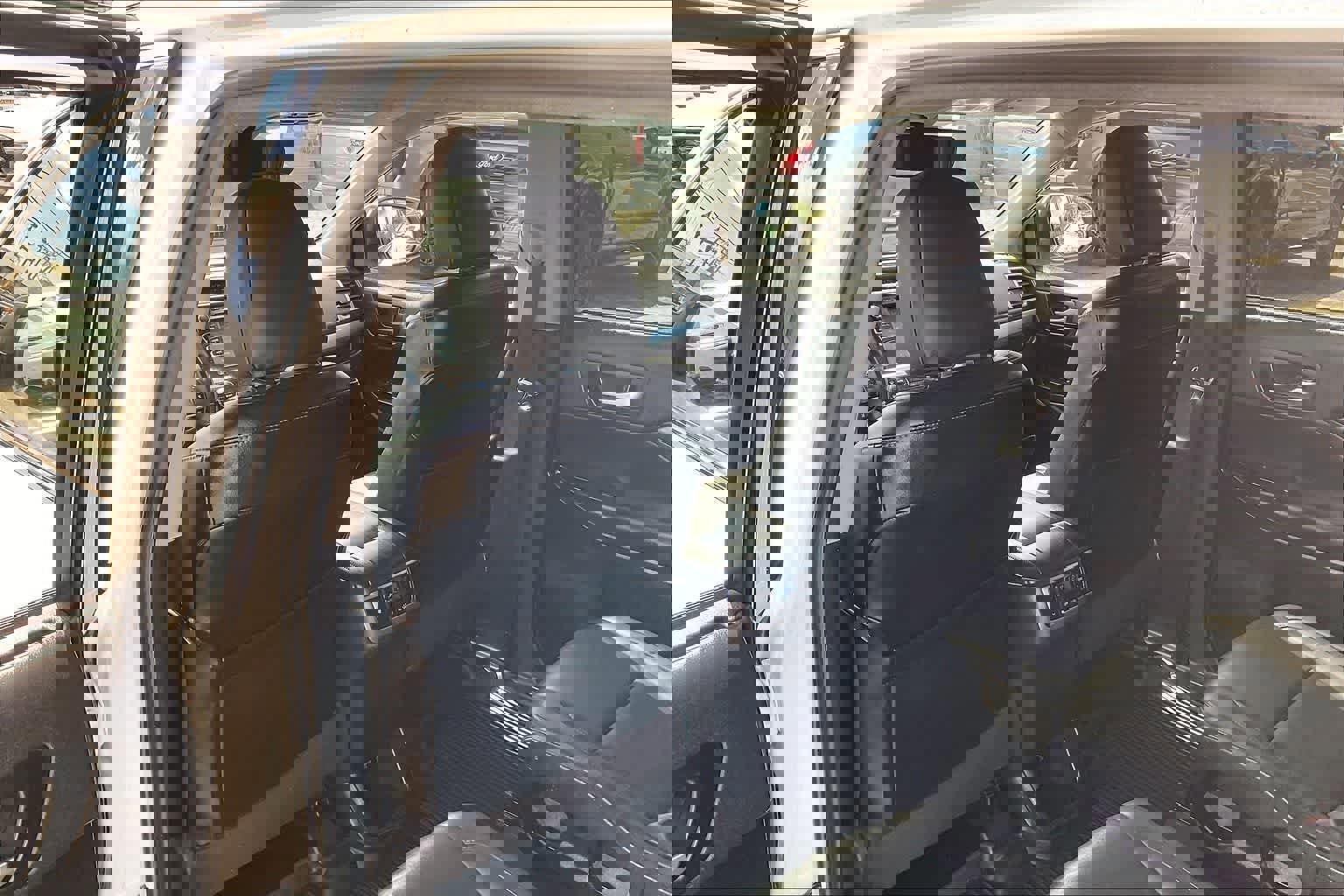 Used 2019 Toyota Highlander XLE FWD image 14