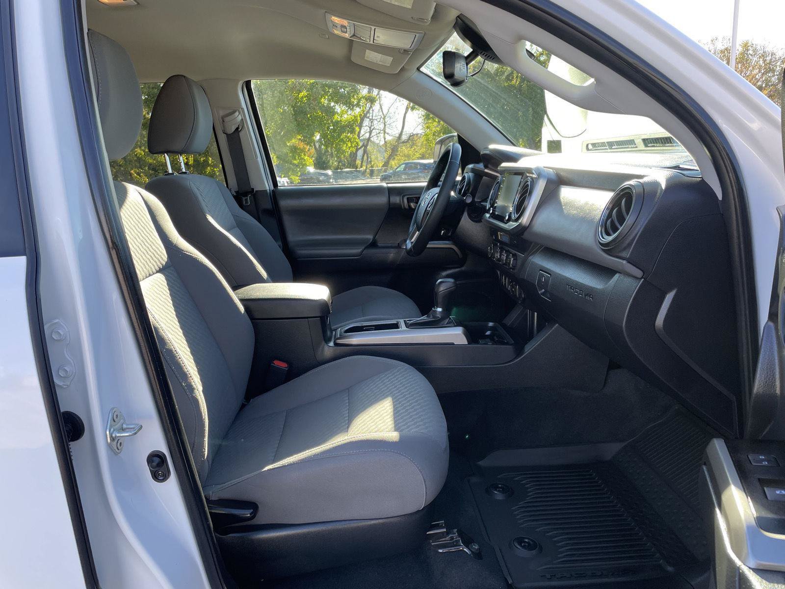 Used 2023 Toyota Tacoma SR5 w/ Technology Package AWD/4WD image 18