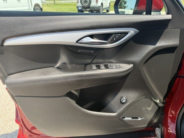 Used 2025 Buick Envision Avenir AWD/4WD image 11