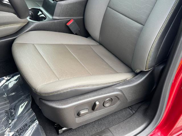 Used 2025 Chevrolet Colorado ZR2 w/ Technology Package AWD/4WD image 17