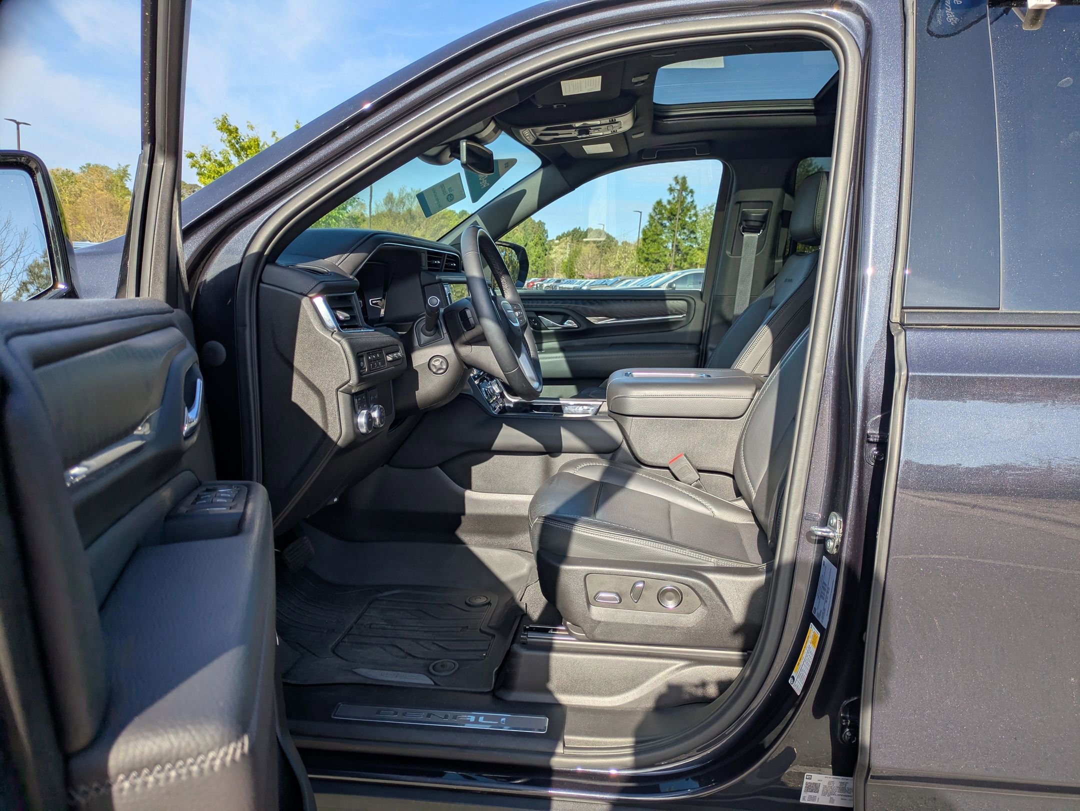 Used 2023 GMC Yukon Denali w/ LPO, Floor Liner Package AWD/4WD image 12