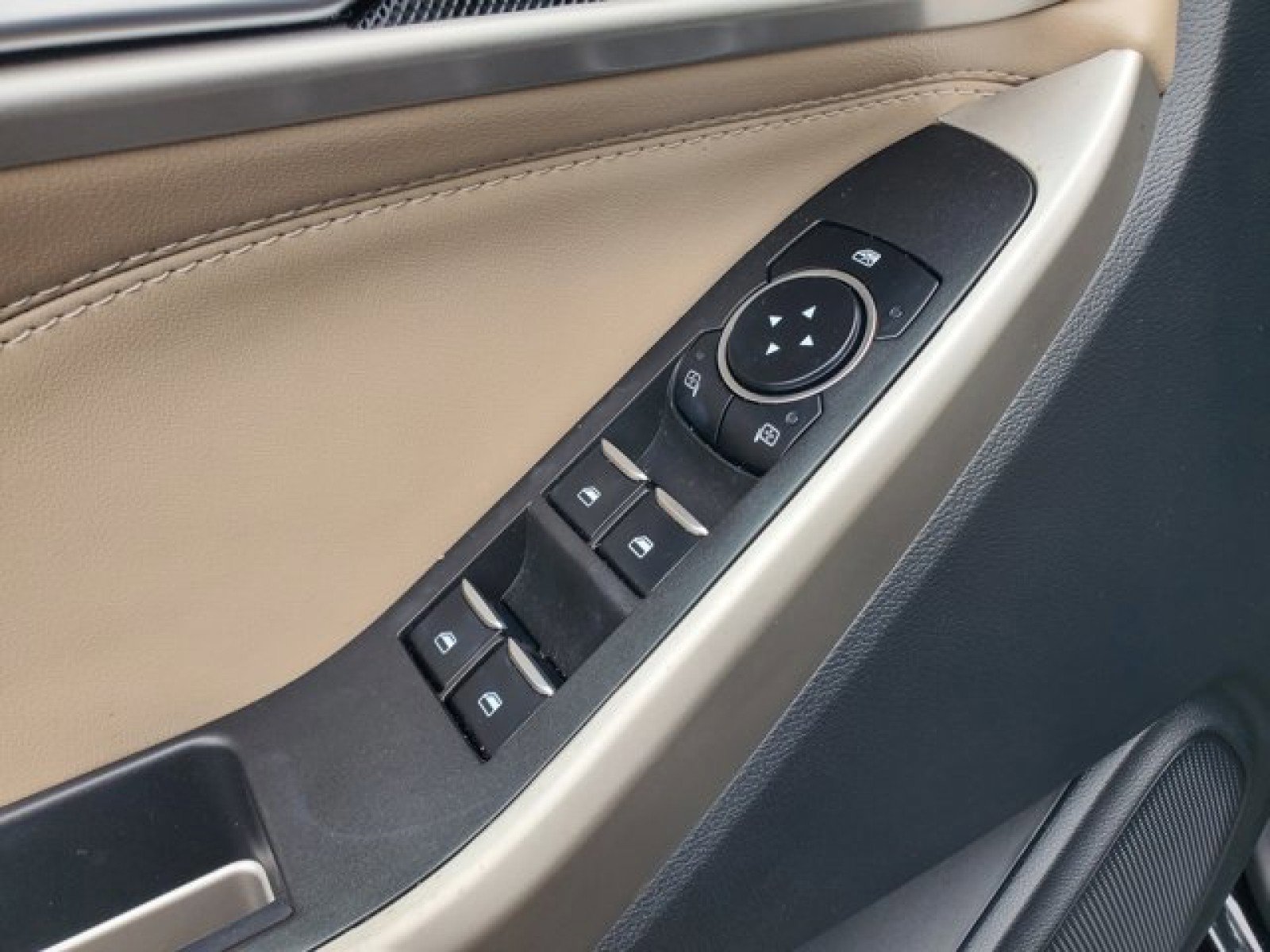 Certified 2022 Ford Explorer XLT w/ Equipment Group 202A image 14