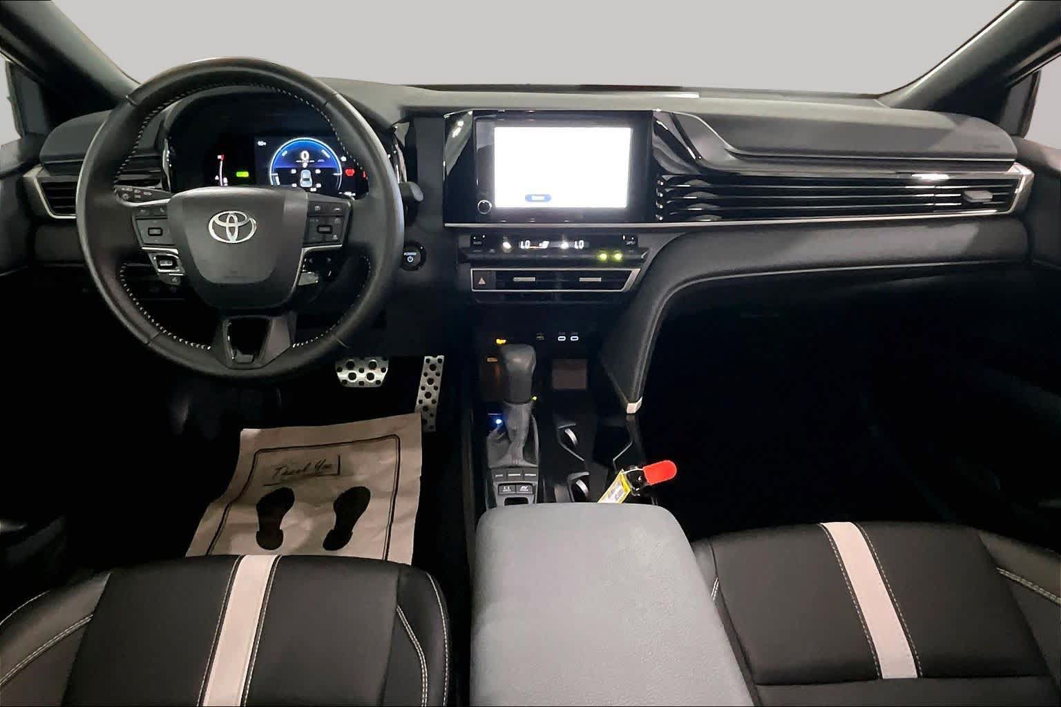 Used 2026 Toyota Camry SE FWD image 15