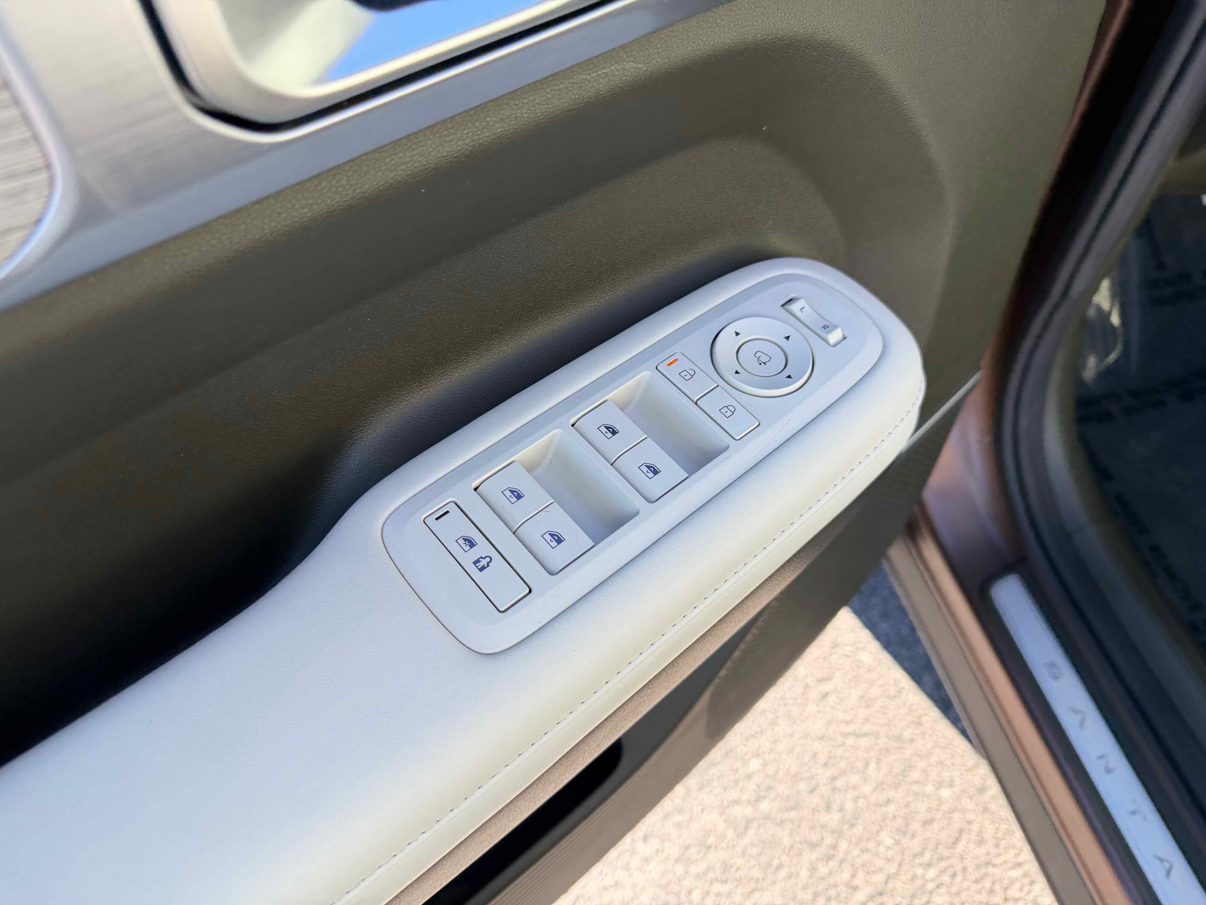 Used 2024 Hyundai Santa Fe Calligraphy image 17