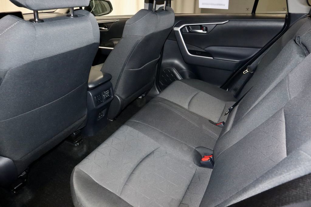 Used 2025 Toyota RAV4 XLE AWD/4WD image 19