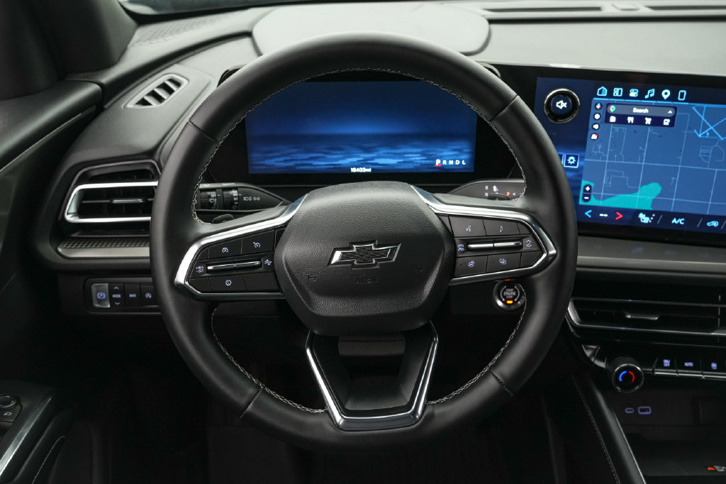 Used 2026 Chevrolet Traverse LT w/ Midnight/Sport Edition AWD/4WD image 13