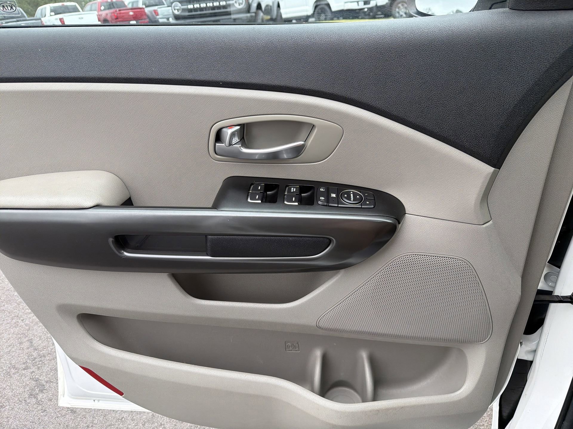 Used 2021 Kia Sedona LX image 20