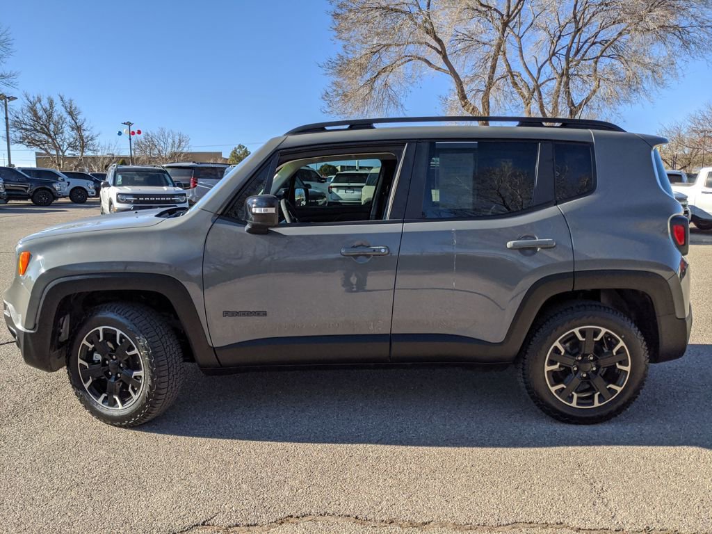 Used 2023 Jeep Renegade Latitude image 2