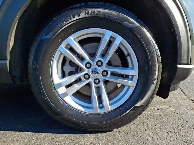 Certified 2022 Ford Explorer XLT w/ Equipment Group 202A image 8