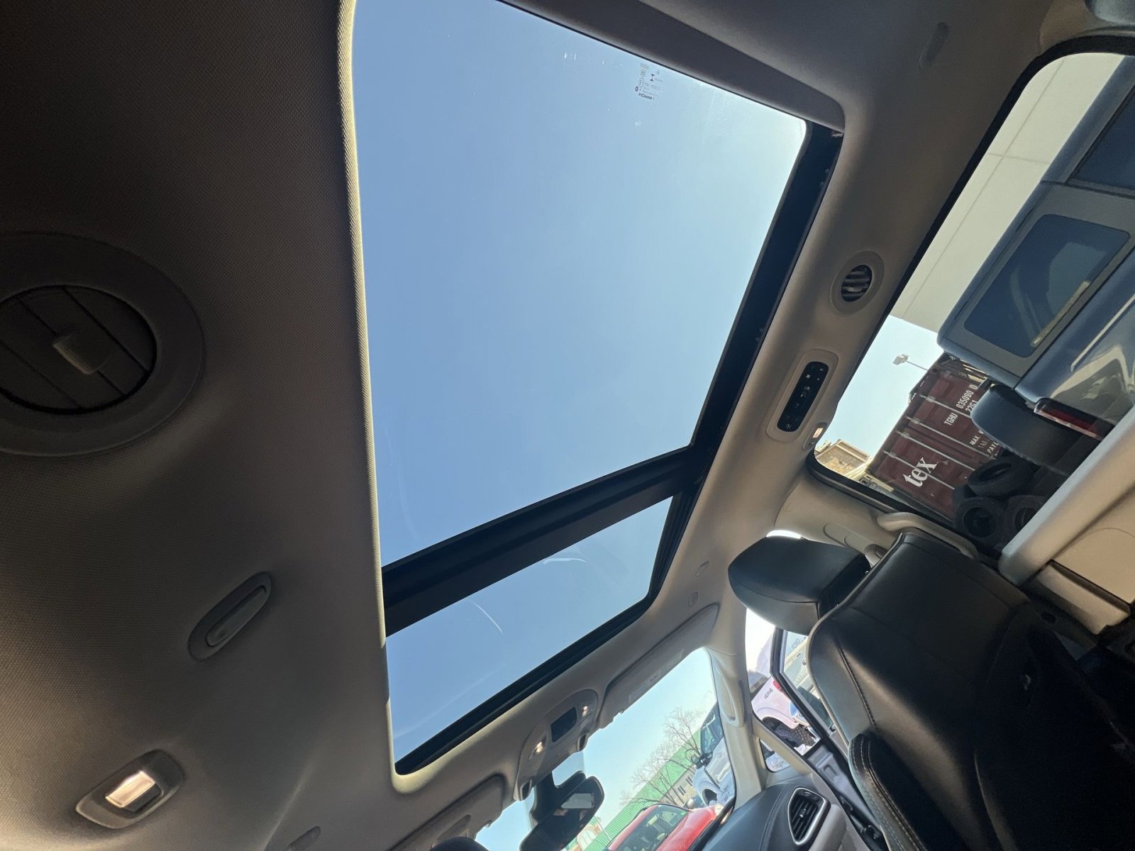 Used 2023 Chrysler Pacifica Limited image 24