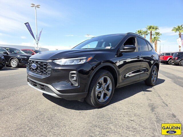Certified 2025 Ford Escape ST-Line Select AWD/4WD image 3