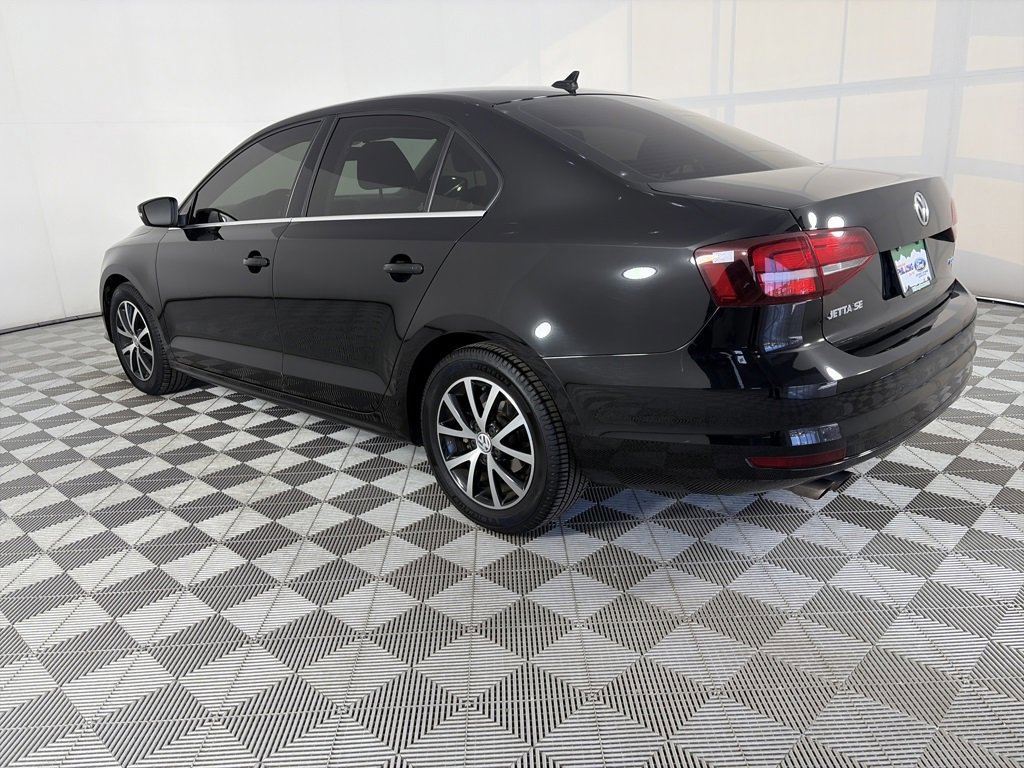 Used 2018 Volkswagen Jetta SE image 3