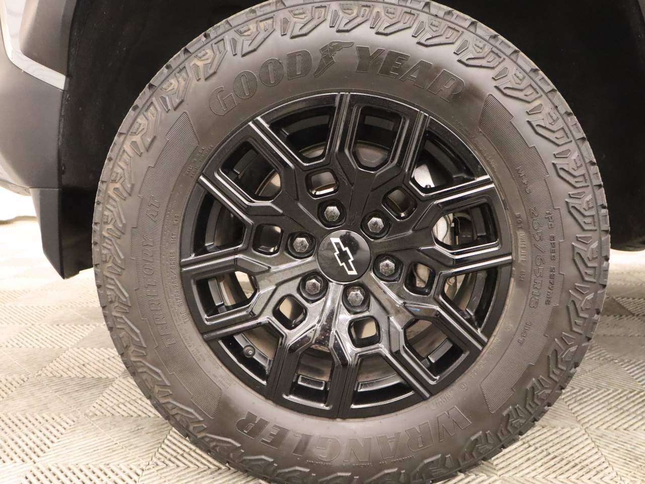 Used 2025 Chevrolet Colorado Trail Boss w/ LPO, Hood Decal Package AWD/4WD image 6