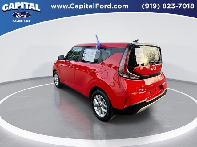 Used 2025 Kia Soul LX w/ LX Technology Package image 4