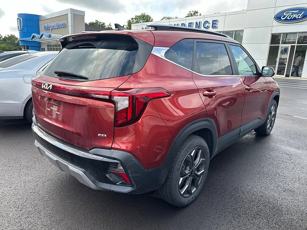 Used 2024 Kia Seltos S AWD/4WD image 2