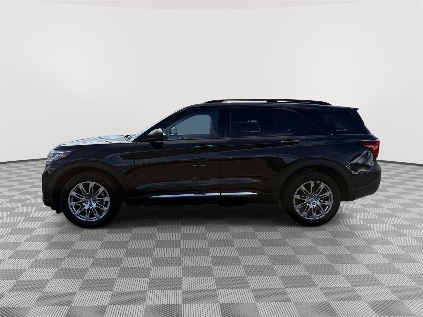 Certified 2025 Ford Explorer Active w/ Active Comfort Package image 2