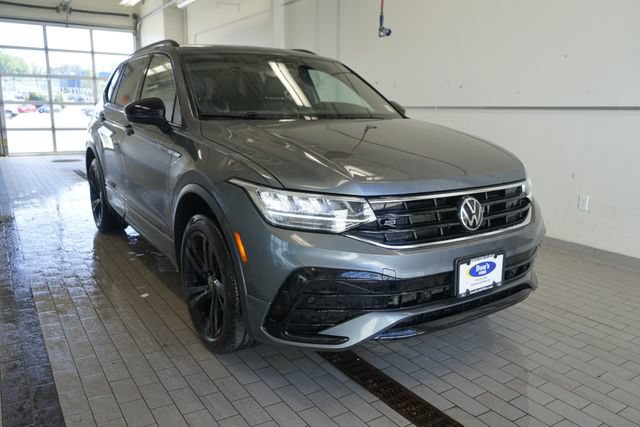Used 2024 Volkswagen Tiguan SE R-Line AWD/4WD image 16