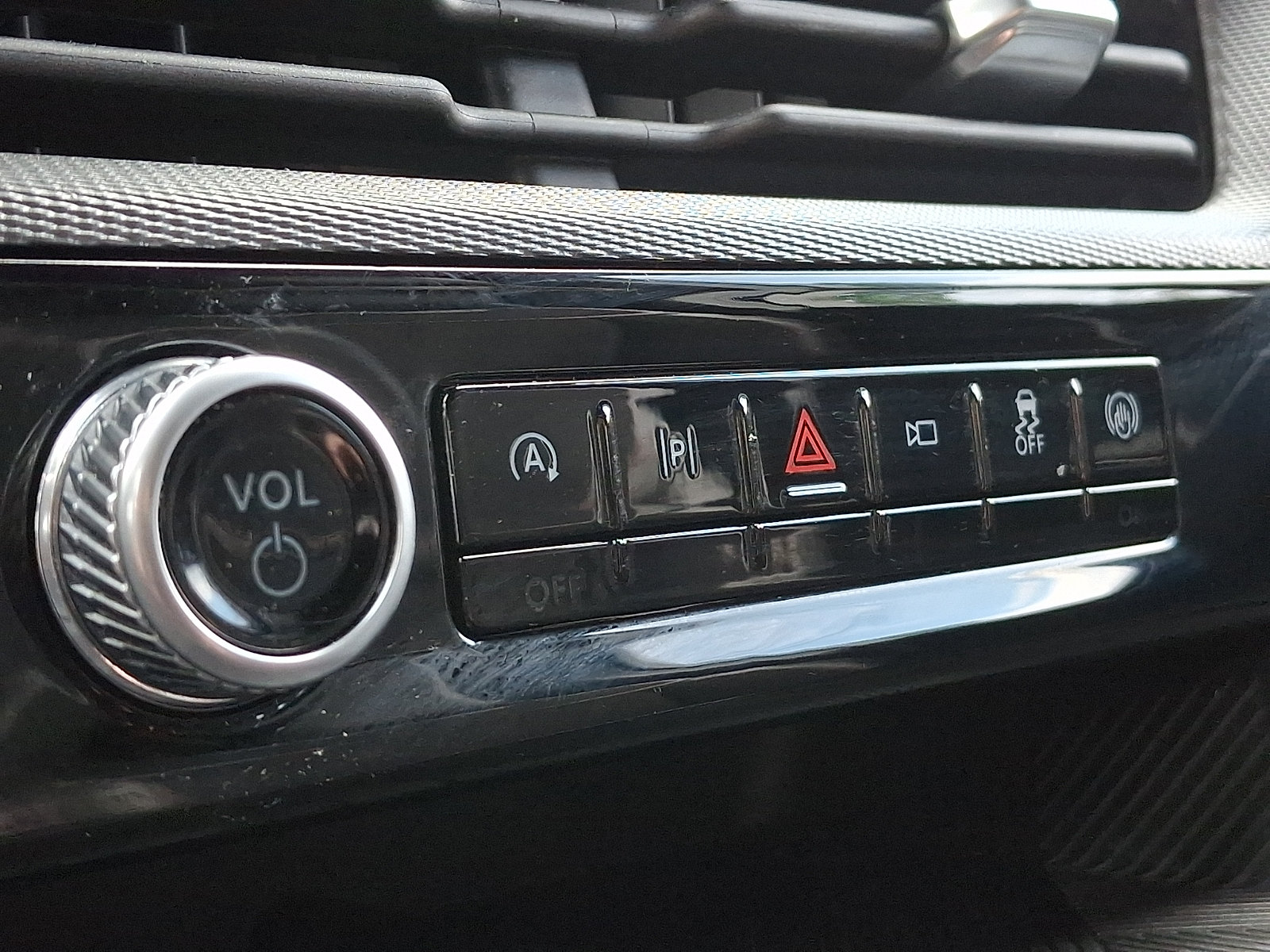 Certified 2025 Ford Explorer ST AWD/4WD image 33