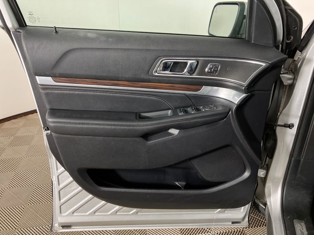 Certified 2019 Ford Explorer Limited w/ Class III Trailer Tow Package image 22