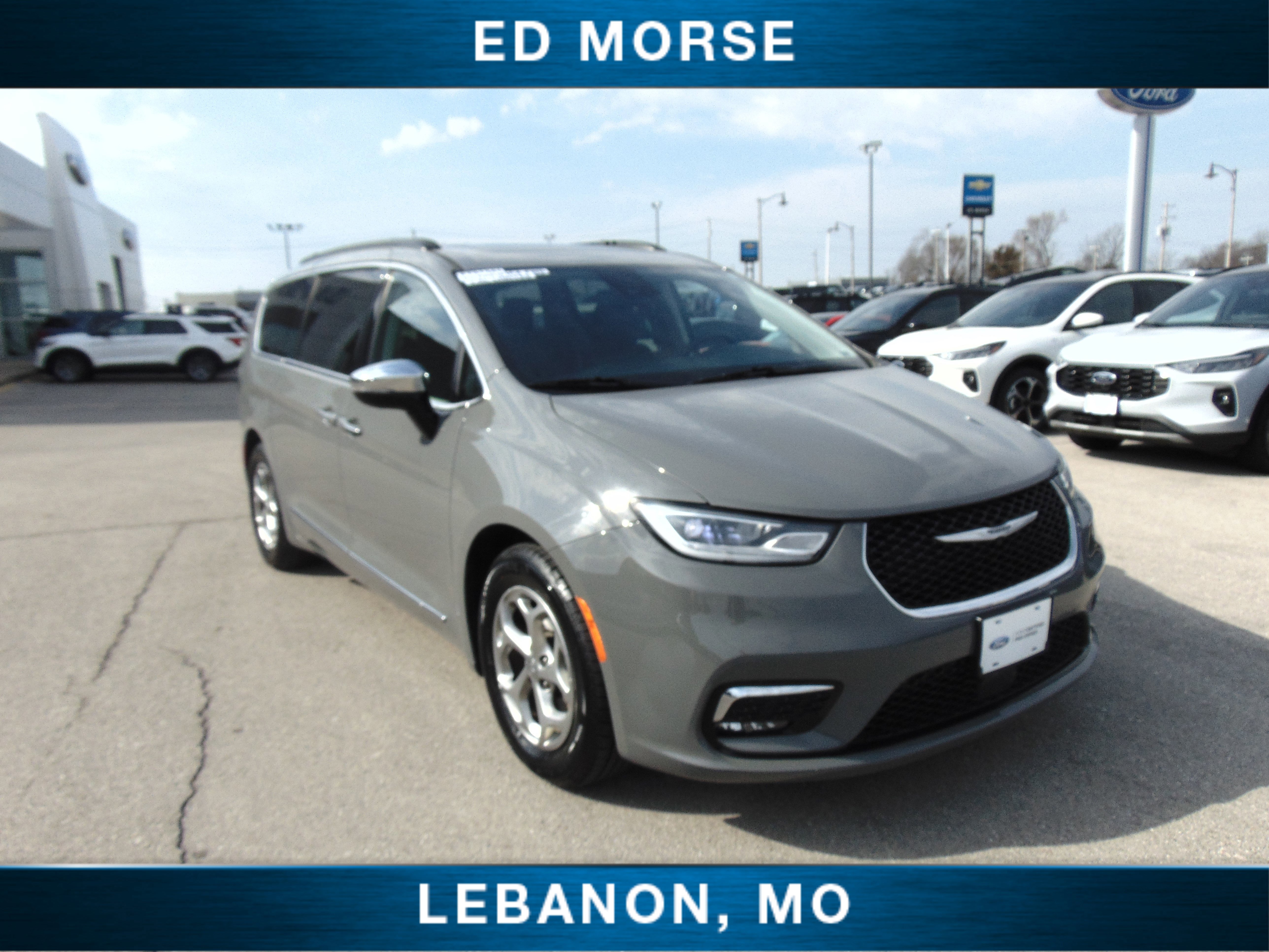 Used 2023 Chrysler Pacifica Limited image 7