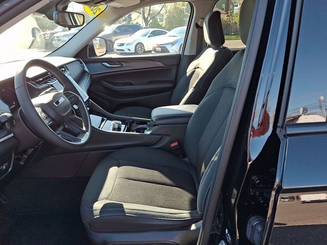 Used 2023 Jeep Grand Cherokee Laredo w/ Luxury Tech Group I AWD/4WD image 13