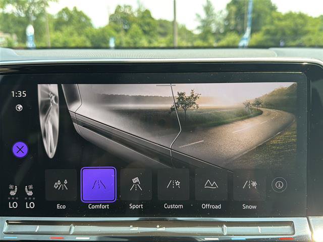 Used 2024 Volkswagen Atlas Peak Edition SEL AWD/4WD image 34