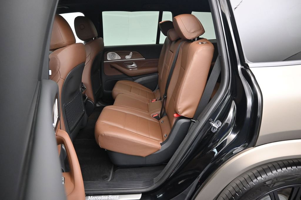 Used 2025 Mercedes-Benz GLS 450 4MATIC image 11