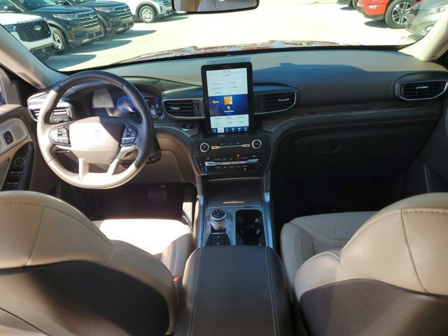Certified 2020 Ford Explorer Platinum w/ Premium Technology Package image 20