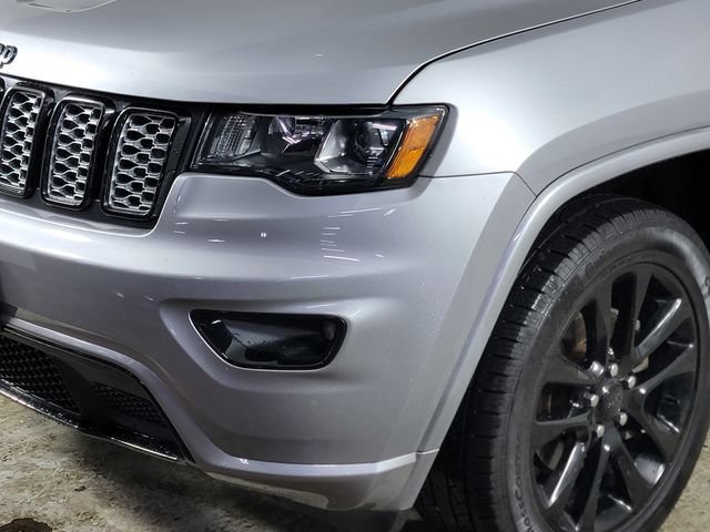 Used 2020 Jeep Grand Cherokee Altitude AWD/4WD image 9