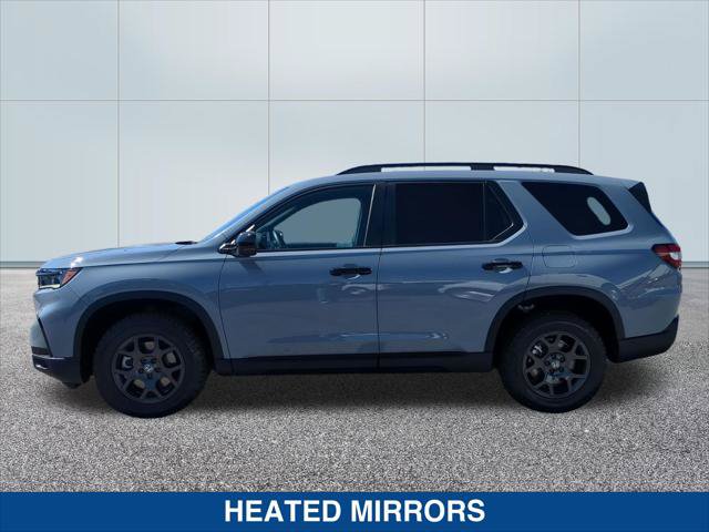 Used 2025 Honda Pilot TrailSport image 2