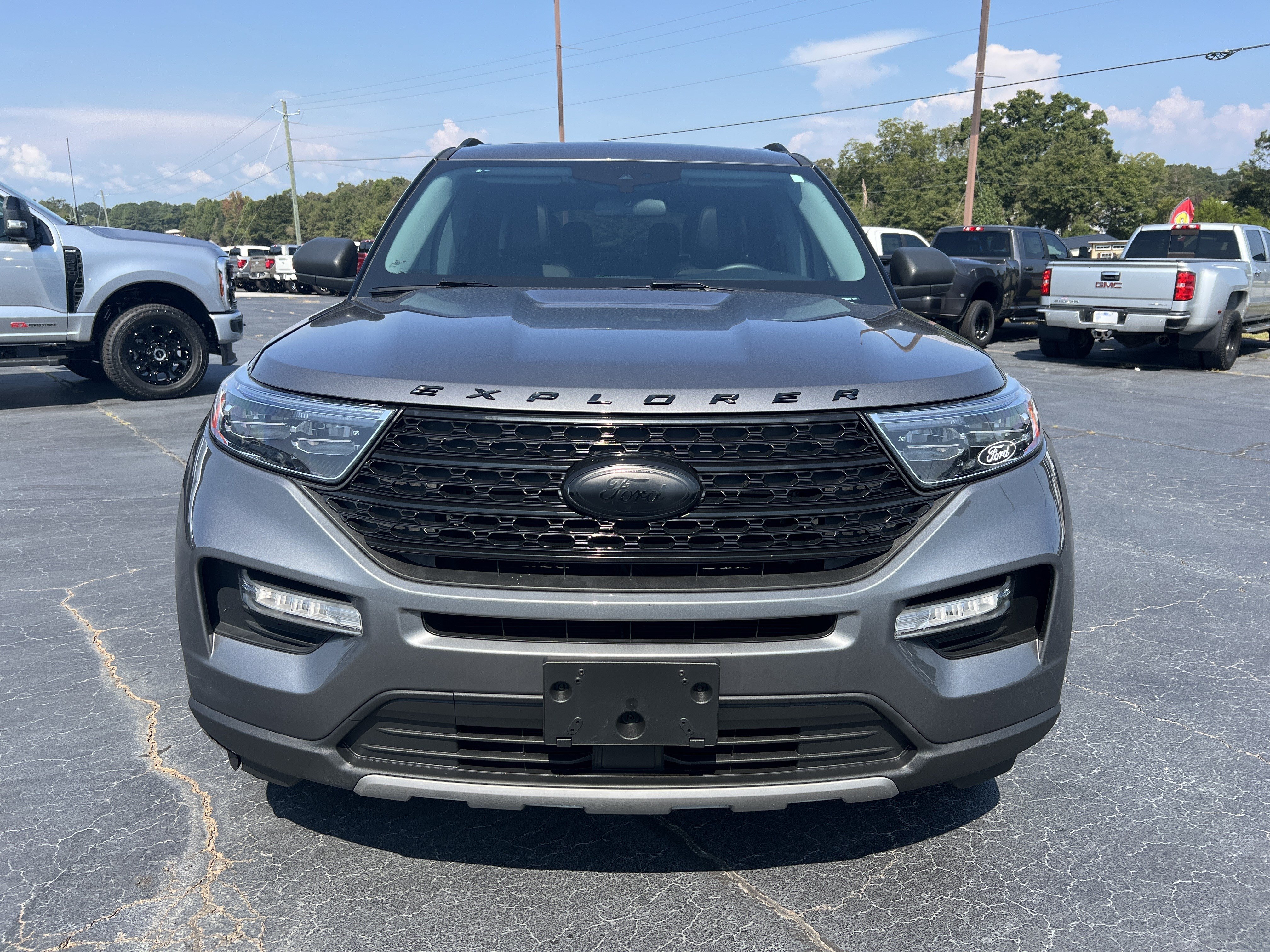 Certified 2023 Ford Explorer XLT w/ Equipment Group 202A AWD/4WD image 3