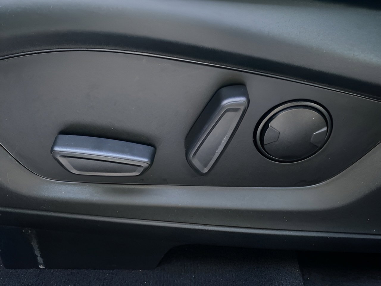 Certified 2022 Ford Explorer XLT w/ Equipment Group 202A image 8